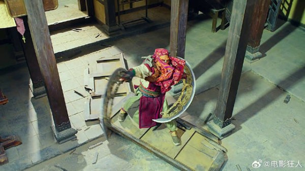 两把圆月弯刀耍的摧枯拉朽武侠