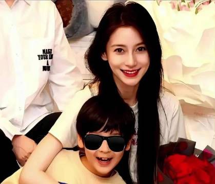 黄晓明与前妻为子庆生,前女友直播突现婴儿哭声