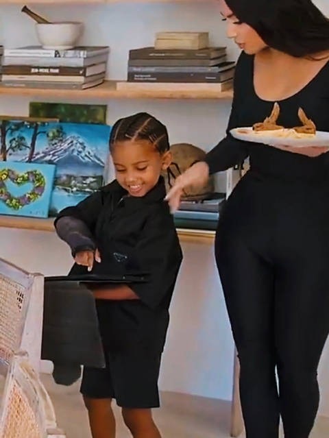 儿子在平板上看到自己私密不雅视频，卡戴珊当场打电话向前夫哭诉！