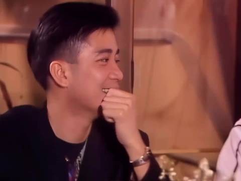 何超琼佩戴38年耳环纪念陈百强