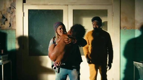 女人怀胎三年，竟生了一个体型比自己还大的巨婴