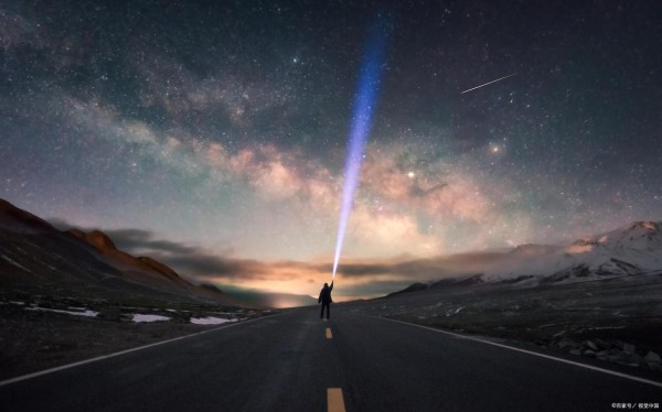 警惕粉丝行为被娱乐资本所无端“绑架”