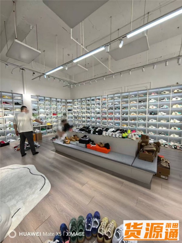 阿迪达斯女鞋炸街