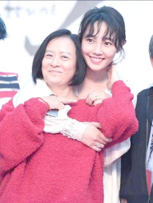 王京花的传奇：华谊兄弟背后的女王与家庭幸福