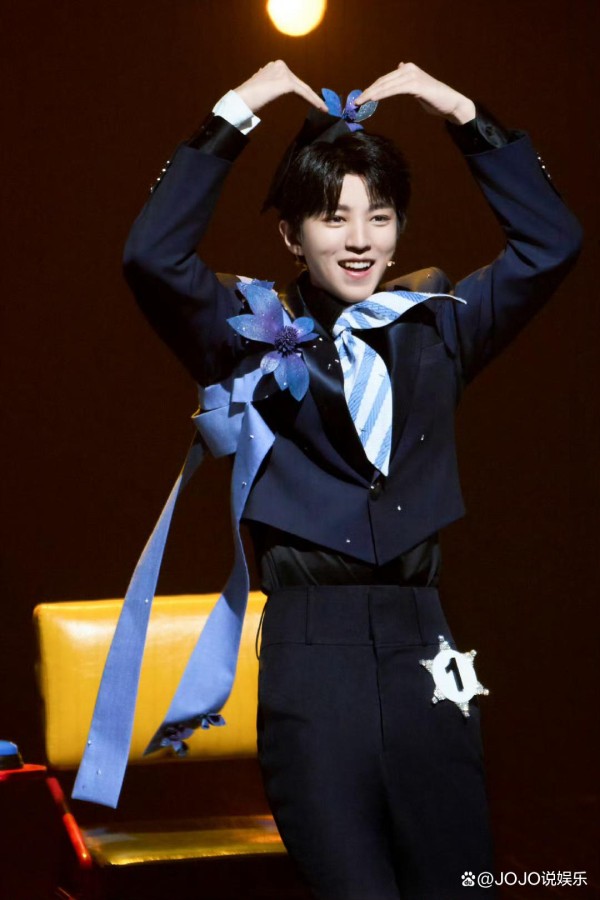 王俊凯刘耀文：厕所里的“星途奇缘”