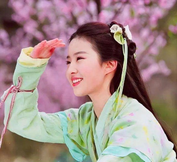 国家进行娱乐圈整改，从薪酬到行为全部进行整治，网友拍手叫好