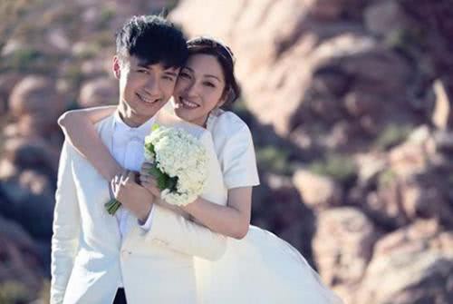 女经纪人迷恋23岁男星帮其洗内裤，老板痛斥：别被帅哥迷得太狂热