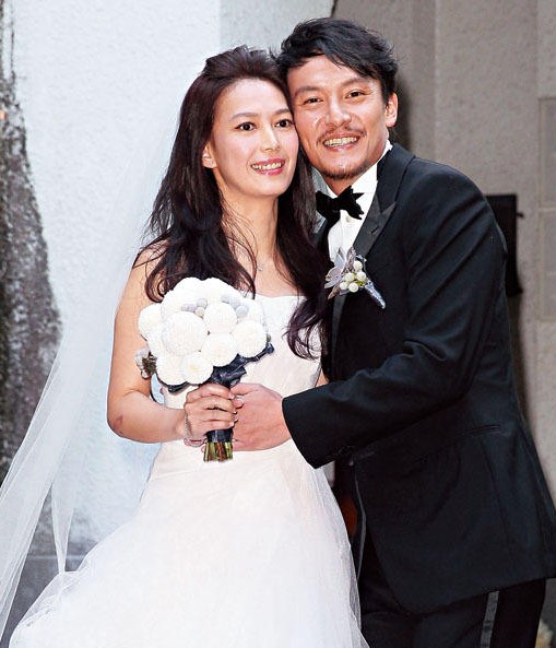 女经纪人迷恋23岁男星帮其洗内裤，老板痛斥：别被帅哥迷得太狂热