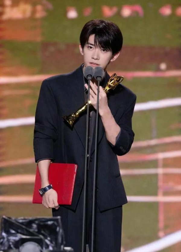 中国演艺行业新潮流：年轻演员的崛起与价值观念变革