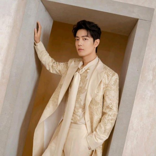 肖战官宣微博之夜 豪华阵容引期待