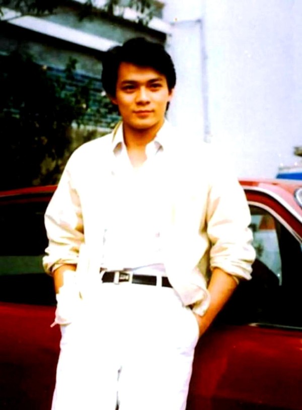 黄日华的职业生涯与人生选择：从巨星到平凡的感悟