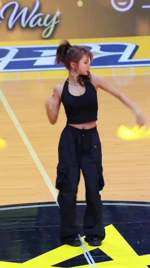 韩国人气拉拉队女神全恩菲，真的太漂亮了！