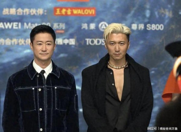 微博之夜两大硬汉同框！45岁谢霆锋帅到犯规，吴京都看笑了