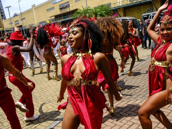 （外代二线）巴西桑巴舞校进行狂欢节彩排