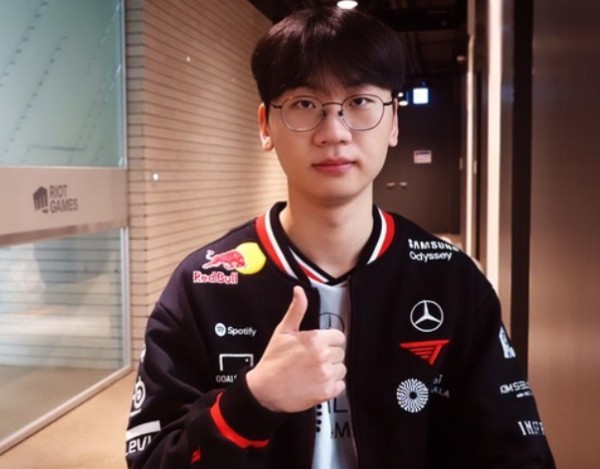 Doran女粉丝突然火了，在网上公开表白，颜值堪比一线明星