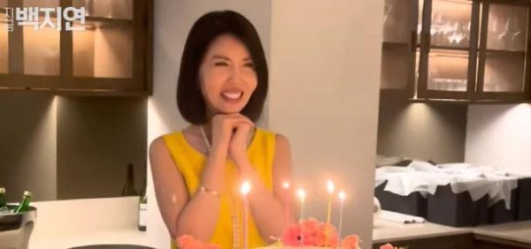 韩国女星生日派对，李英爱送礼物，郑敬淏现身祝贺