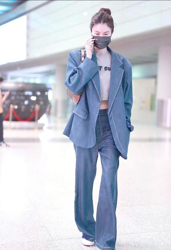 明星示范：轻松优雅的松弛感穿搭秘诀