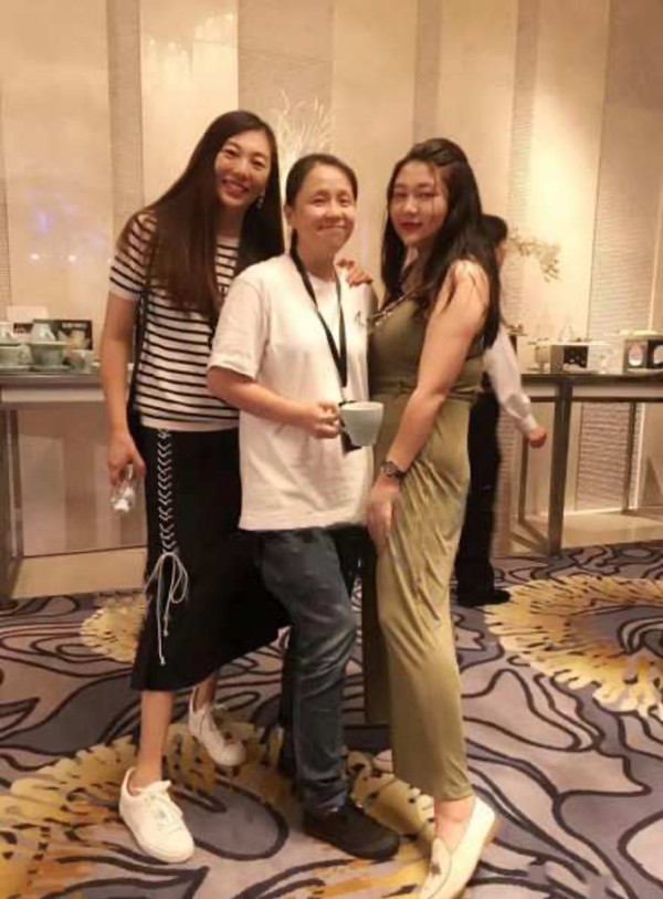 从幕后操盘手到热搜榜常客，明星经纪人要组团出道了？