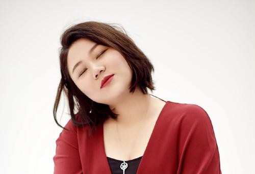 杨天真将卸任所有艺人经纪业务，转战直播经纪行业，你的看法是什么？