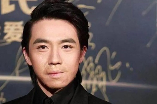 意外毁容后的重生：明星们的涅槃之路