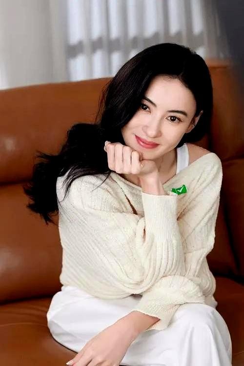 张柏芝的崛起之路：从低谷到重生，母爱与坚韧铸就辉煌