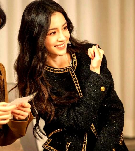 杨颖的星途转变：从低谷到重生