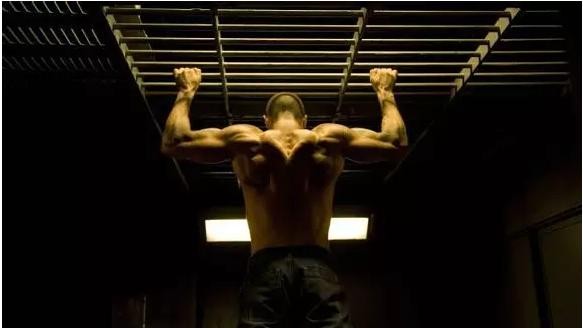 影视男神、健身硬汉！杰森·斯坦森的残酷身体训练