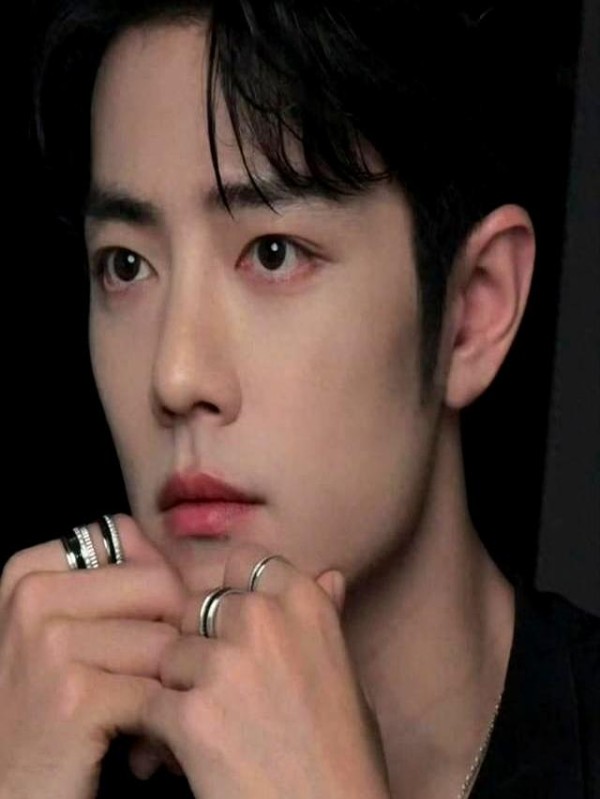 黄昏近距拍肖战，误以为开了滤镜，化妆师也忍不住惊呼