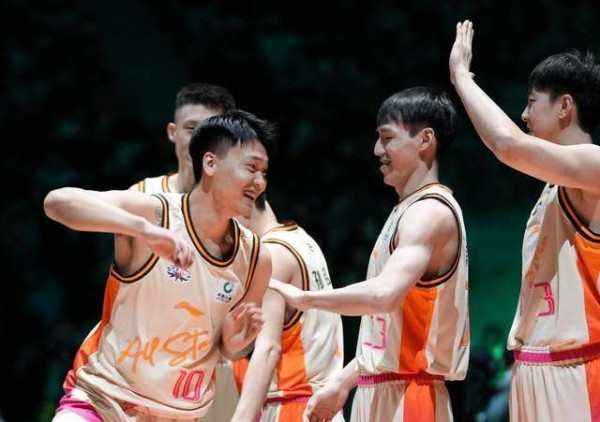 CBA联盟官宣争议规定，全明星赛正式拒绝郭艾伦，球迷不满