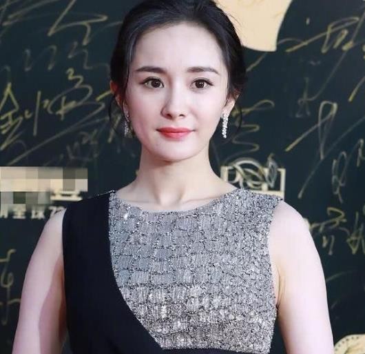 众女星盛装出席红毯，杨幂大秀时尚好身材，刘雯气场超强艳压全场