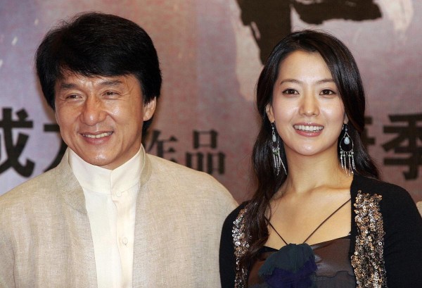 成龙金喜善20年神话再续 明星社交为何如此吸睛？