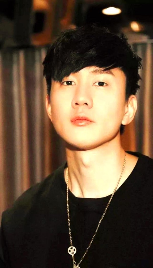 林俊杰：从创作新人到全球巨星的音乐旅程