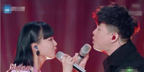 凭一首歌赚了1.7亿，当红时一月接60场商演，如今成到出入酒店