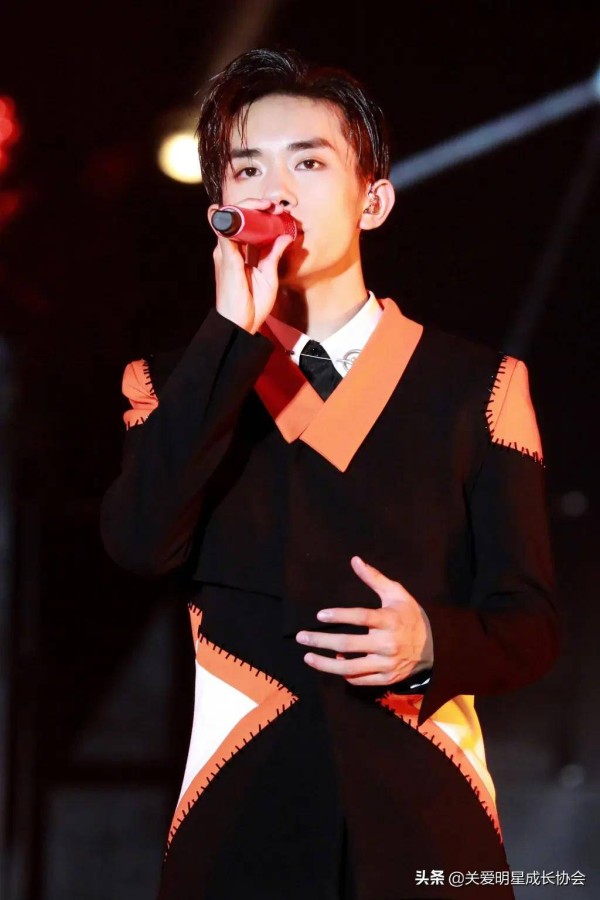 明星八卦：千玺、任嘉伦、华晨宇、朱一龙、杨紫、宋威龙、刘雯等