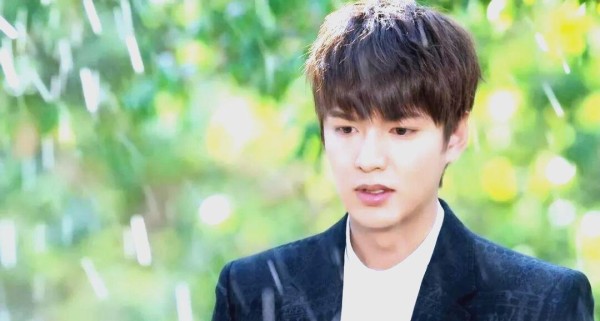 追星历程回顾：从偶像到宝藏男孩的成长记忆