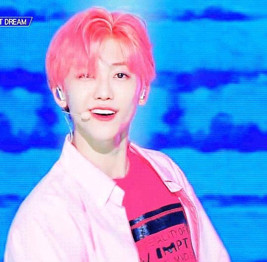 从蓝发到粉发：男明星们的时尚潮流与染发指南