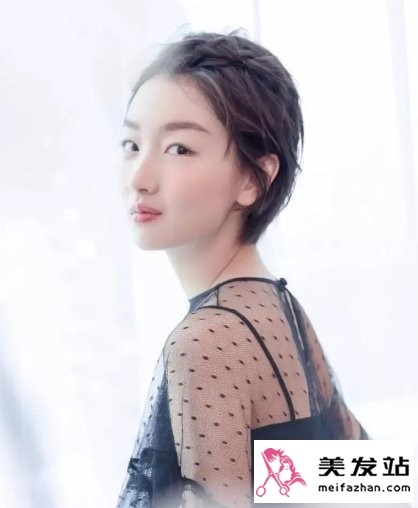周冬雨短发造型