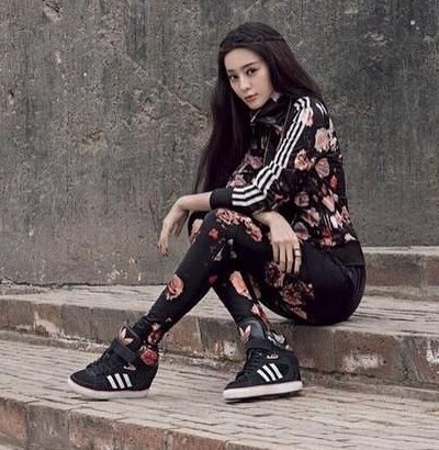 众多明星都爱的得物,助你肆放真本色，引领新潮流!