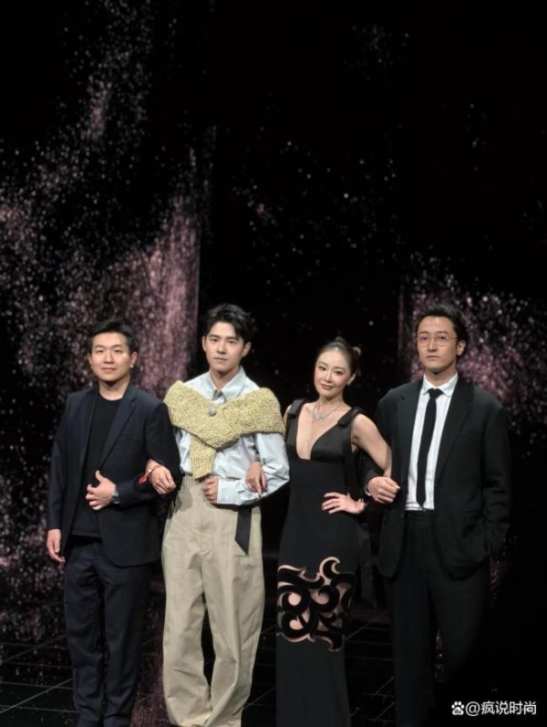 程潇张予曦陈昊宇亮相微博之夜红毯 风格各异引关注