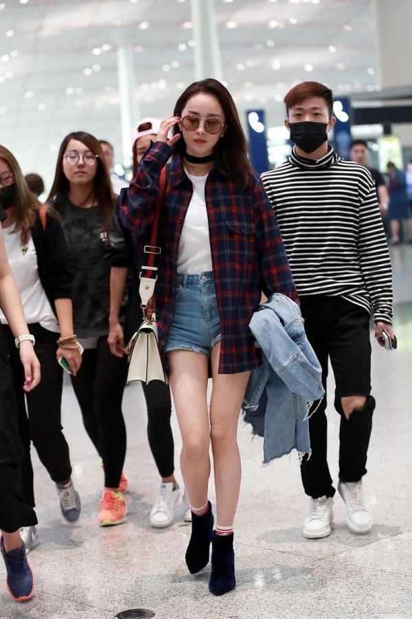 杨幂私服穿搭秘籍，基础款搭出高级感，30+女性必看