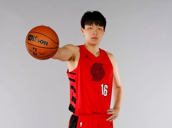 一夜风云变幻，三方大交易曝光，杨瀚森荣耀全明星