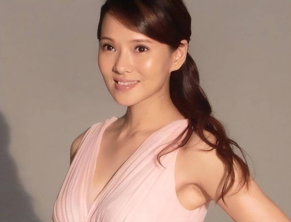 明星卖课套路深！399元买的竟是“电子闺蜜”？