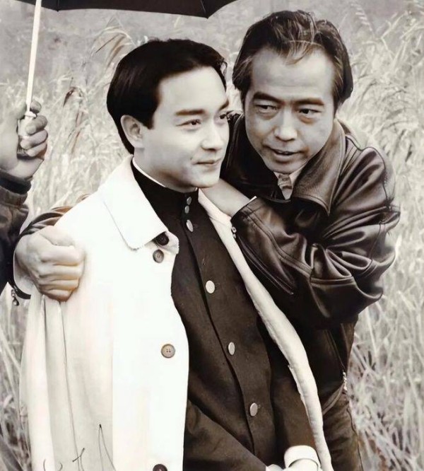 2010年，张丰毅透露：“在拍摄《霸王别姬》时，大家都躲着张国荣