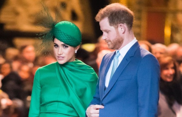 哈里王子和梅根被狗仔队追逐，让批评者和支持者互相攻击