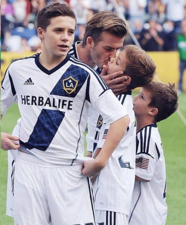 维多利亚和大S，精心维设的家庭和睦标签，已经兜不住了