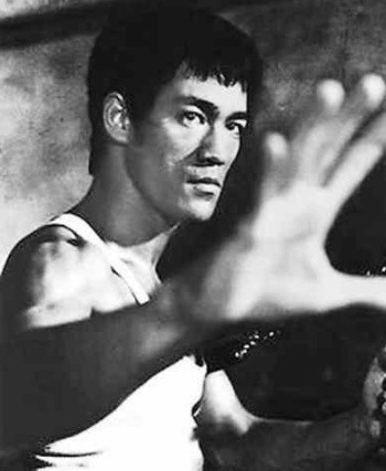 死后仍影响世界的几位巨星，张国荣李小龙上榜，而他是无法超越的