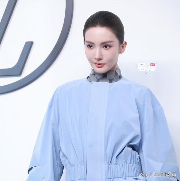 上海这一夜，刘亦菲的“大饼脸、双下巴”是对内娱畸形审美的反击