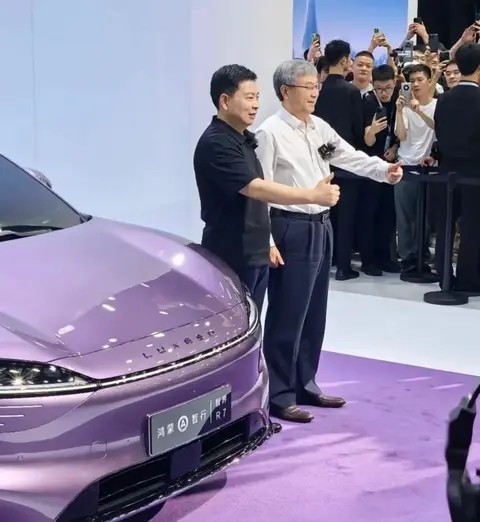 刘亦菲代言智界，R7大定破8万台，科技与时尚的完美碰撞！