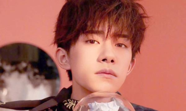 星盘揭秘：易烊千玺的多元魅力与成功之路