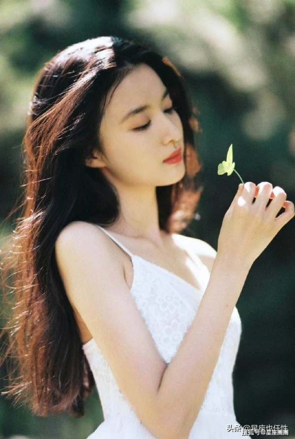 看似正儿八经，实则八卦至极的三大星座女，双子座上榜！